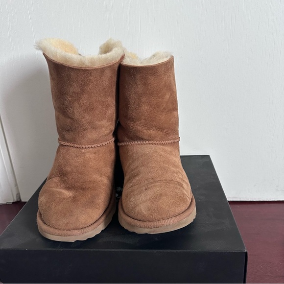 UGG Kristabell Chestnut/ Tan Suede Boots - Picture 3 of 7